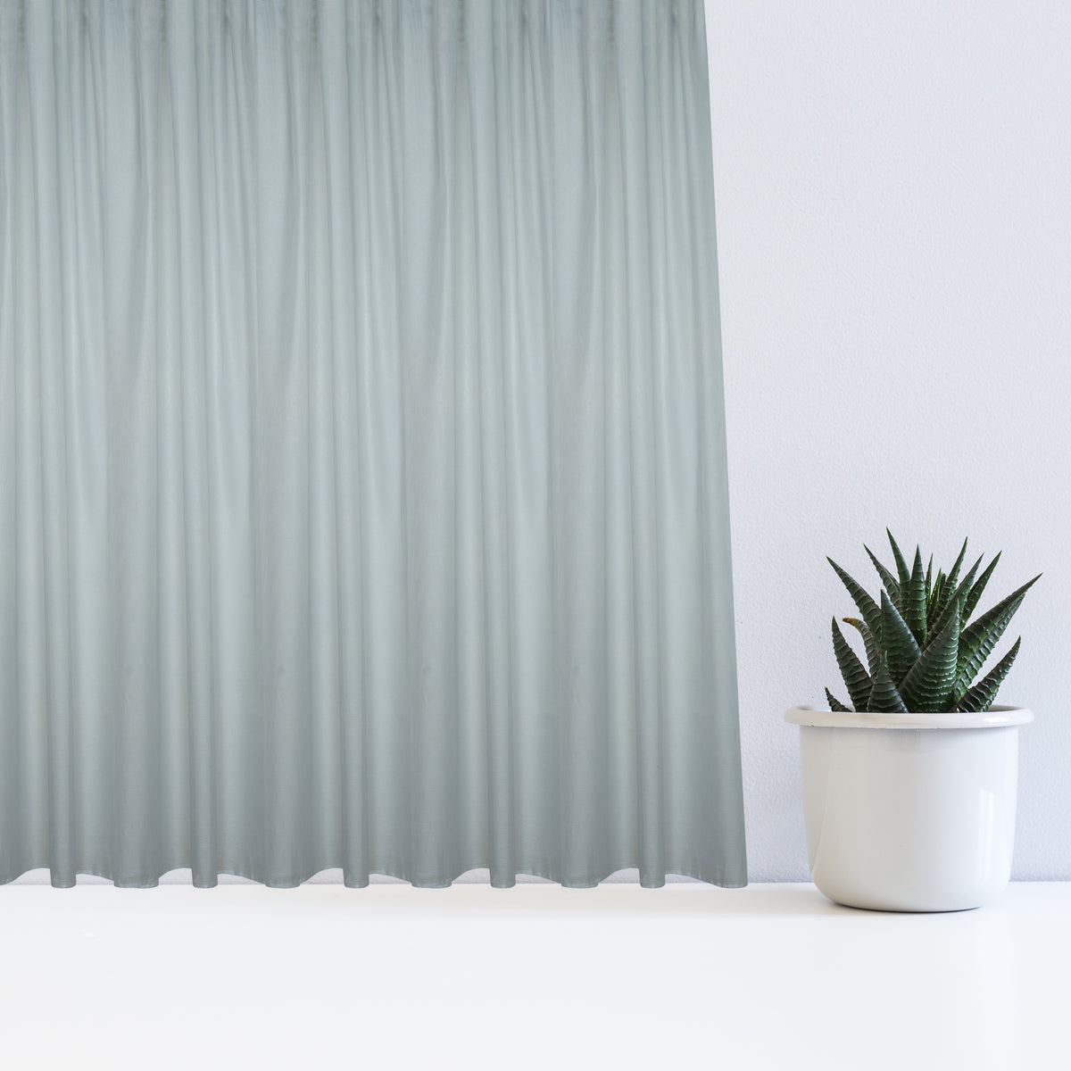 Day curtain delicate gray mesh